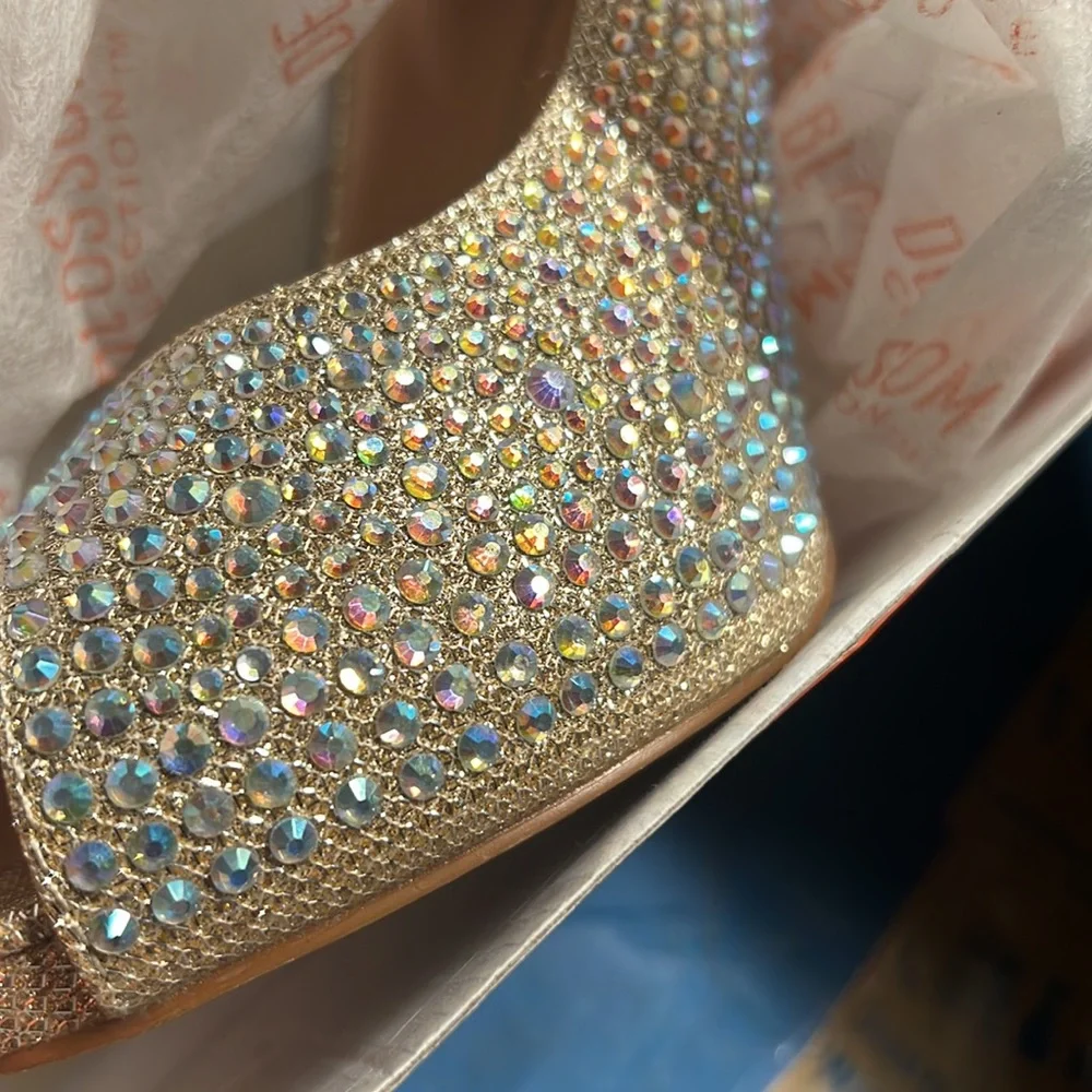 ❄️❄️Nude Sparkle peep toe heels❄️❄️ - Picture 4 of 4